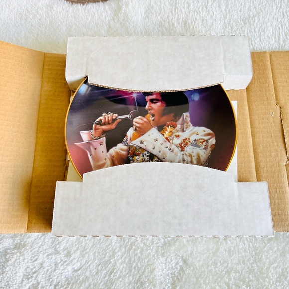 BRADFORD EXCHANGE Elvis Presley The King Collectors Plate - Picture 5 of 6